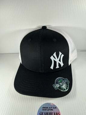 BK Caps New York Yankees Style Two-Tone Snapback Trucker Hat Black/ White 112
